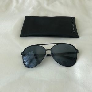 Black Aviator sun glasses